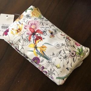 🦋Faux Leather 🌸 roomy, zippered floral & butterfly print crossbody, wristlet